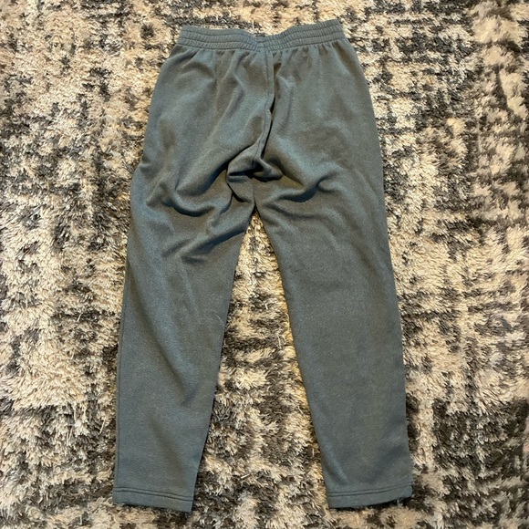 Under Armour Gray sweat pants women’s size large - Picture 3 of 3